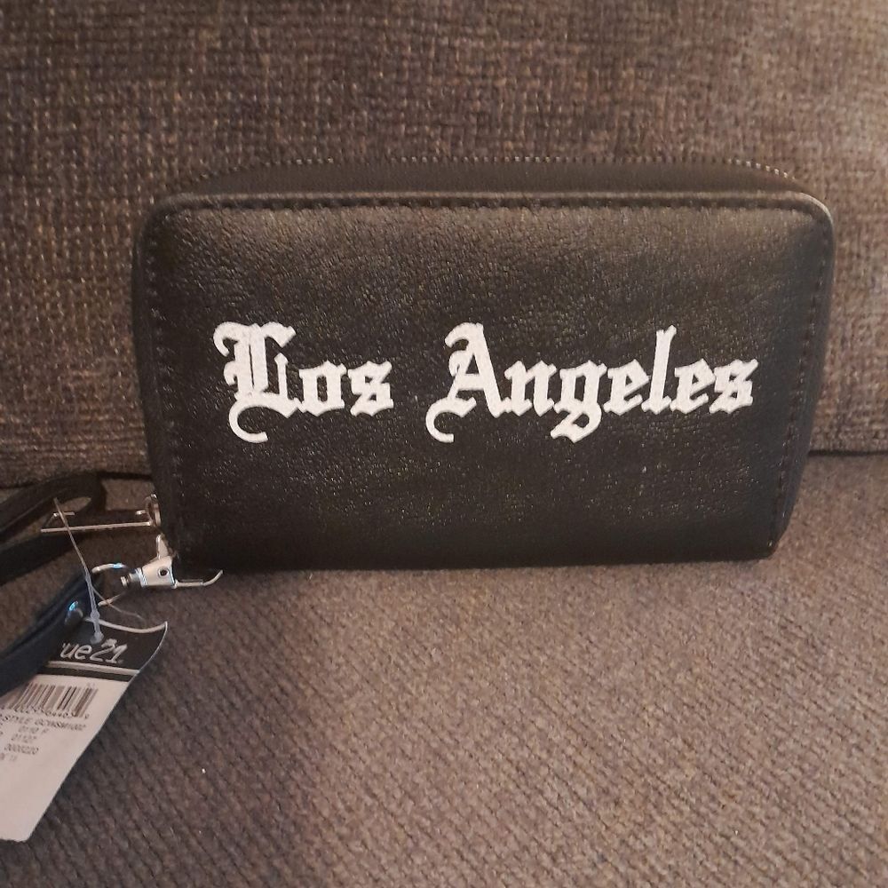 🤠NWT Rue 21 Los Angelos Print Wallet